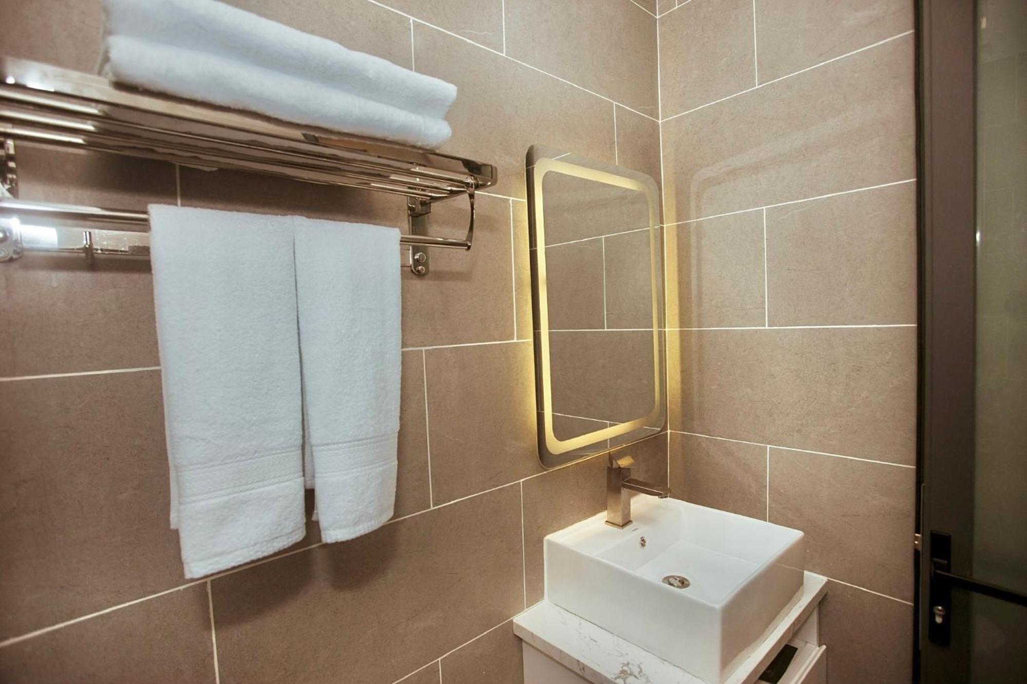 Lee Charming Hotel Nha Trang Bagian luar foto